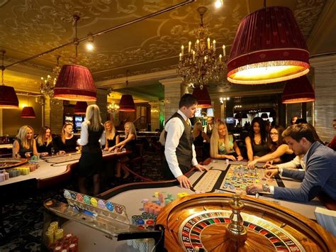 В казино Сочи представители СМИ выясняли, кто из них круче в покере
